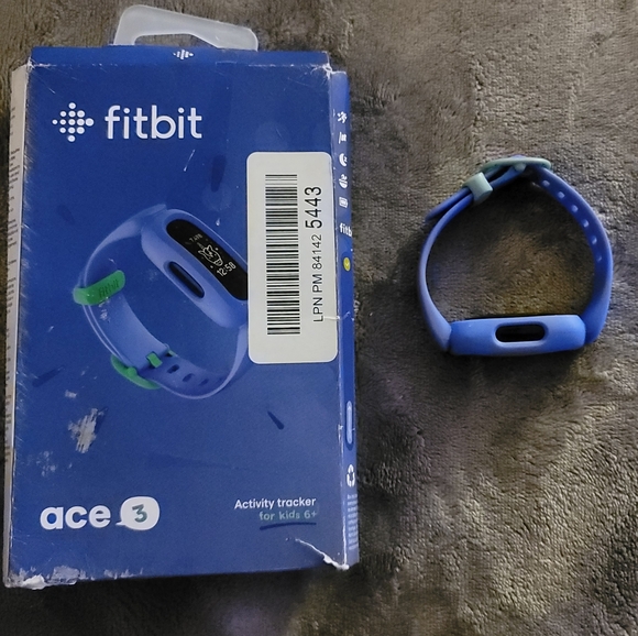 Fitbit Ace 3 Activity-Tracker for Kids 6+, Blue Astro Green, One Size - Picture 2 of 6